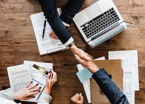 Real estate deal hand shake photo